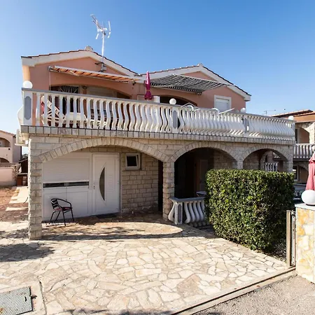 Lovely In With Kitchen *