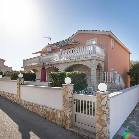 Lovely In With Kitchen *