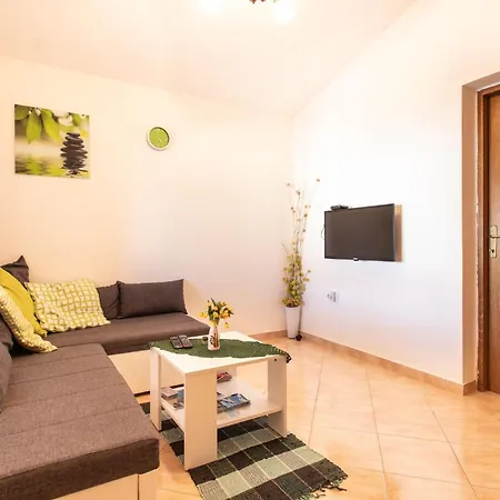Lovely In With Kitchen Apartment